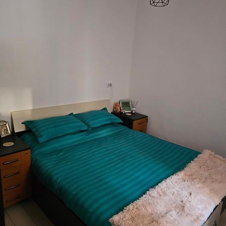 Luxury 1 Bedroom Apartment Roşu Exterior foto